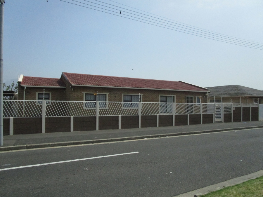 3 Bedroom Property for Sale in Athlone Western Cape